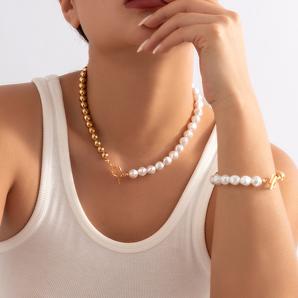 Minimalist French-style faux pearl choker necklace with a sweet yet edgy, niche heart-shaped pendant