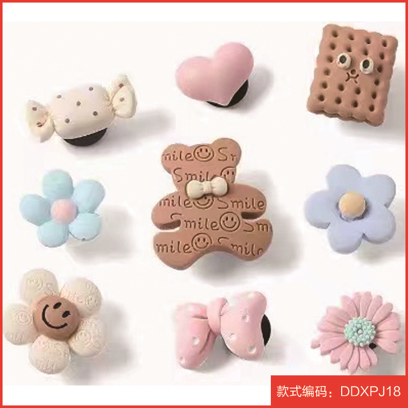 Trendy Hole-Patterned Shoes: 3D Detachable Cartoon Decorations, DIY Shoe Buckles, Accessories, Shoe Embellishments, Cute Flip-Flop Accessories, Snap Fasteners