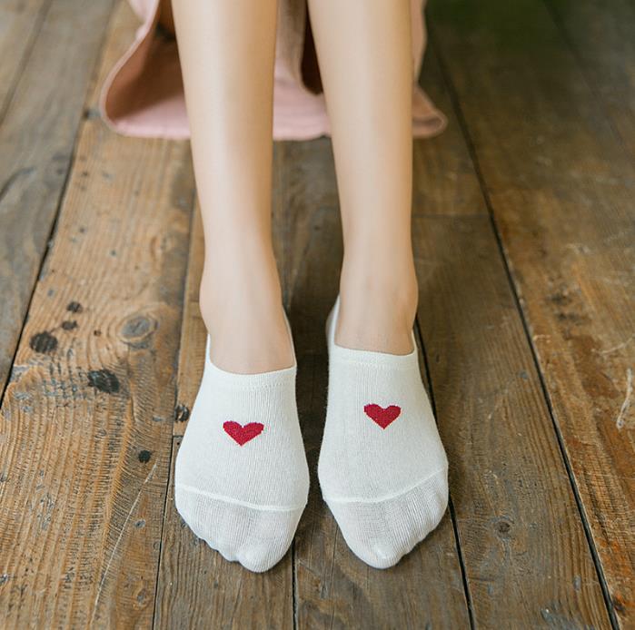5 pairs  Women's Socks: Heart-Patterned Invisible Ankle Socks with Silicone Anti-Slip Grips