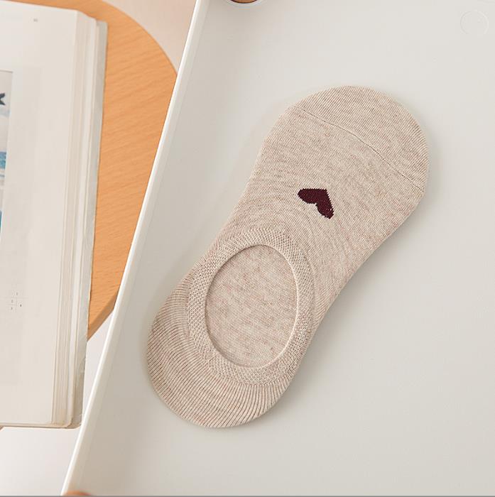 5 pairs  Women's Socks: Heart-Patterned Invisible Ankle Socks with Silicone Anti-Slip Grips
