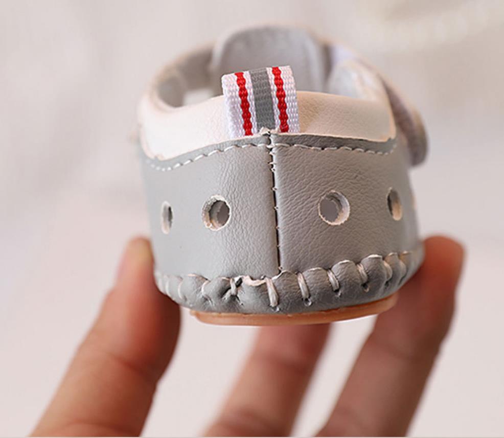 Baby sandals men's summer walking shoes 0-2 year old baby soft soled cartoon sandals
