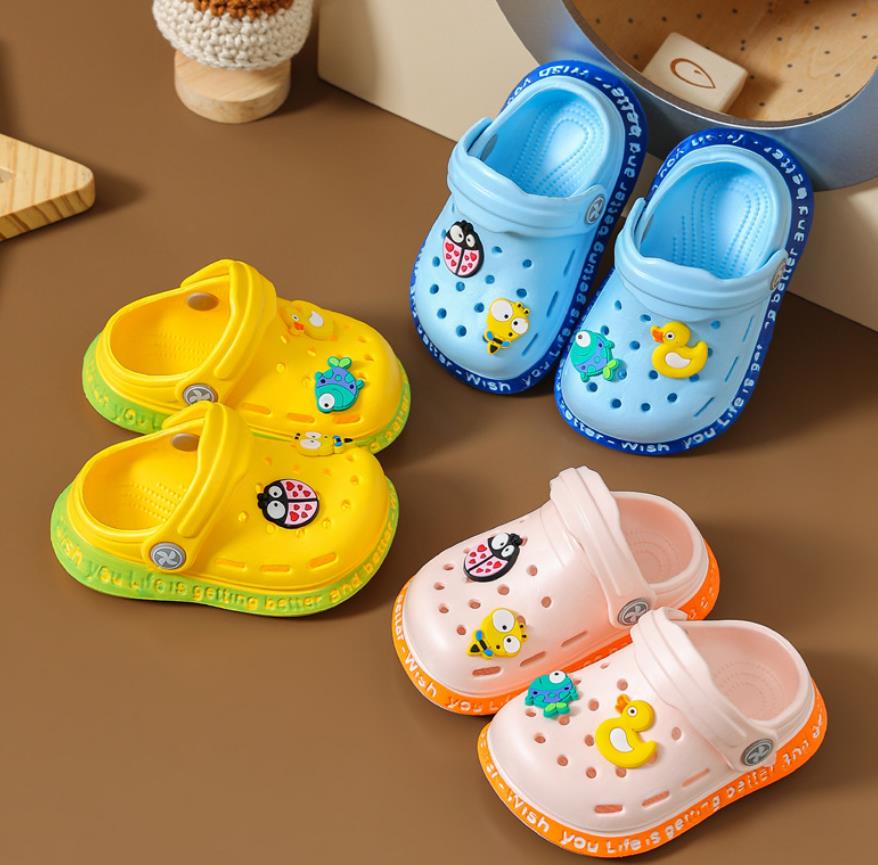 Baby Baotou Sandals Boys and Girls Soft Sole Non-slip Hole Shoes (The quality is very good, please rest assured to buy)