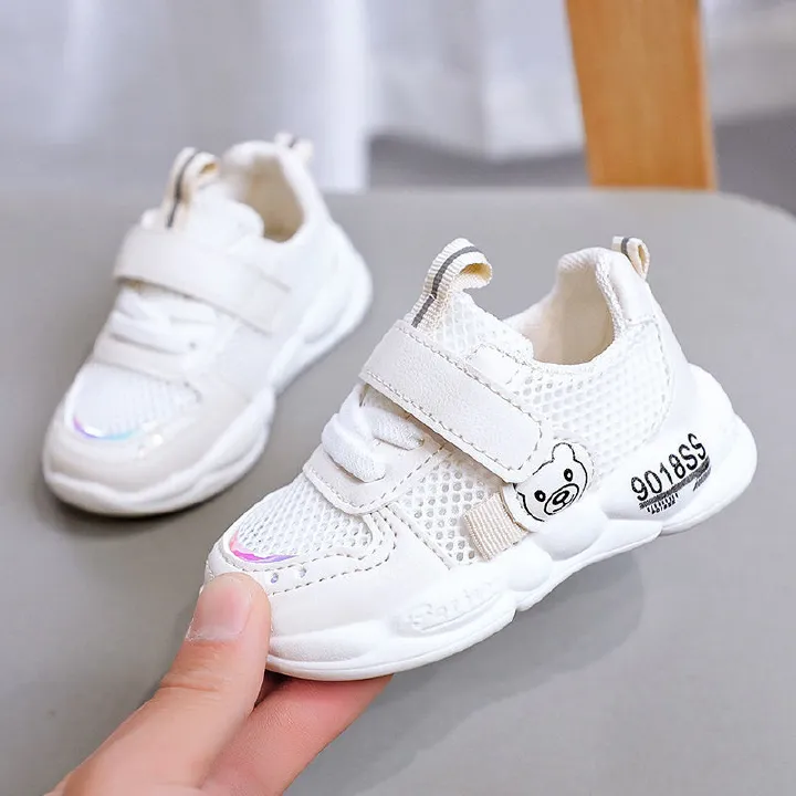 Infant and toddler mesh shoes for girls aged 0-3, spring and autumn children's soft soled walking shoes