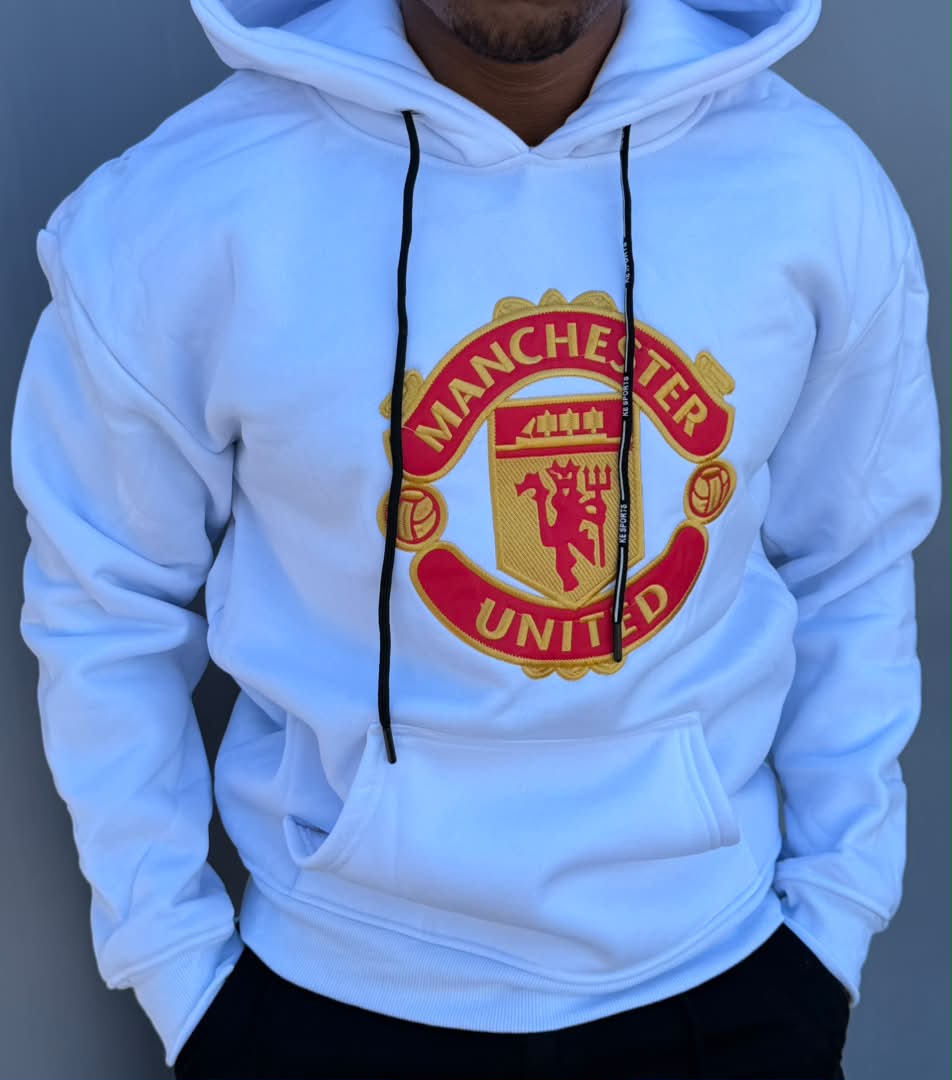 Warm  Manchester United  pullover hoodie with adjustable drawstring hood and a front kangaroo pouch pocket.
