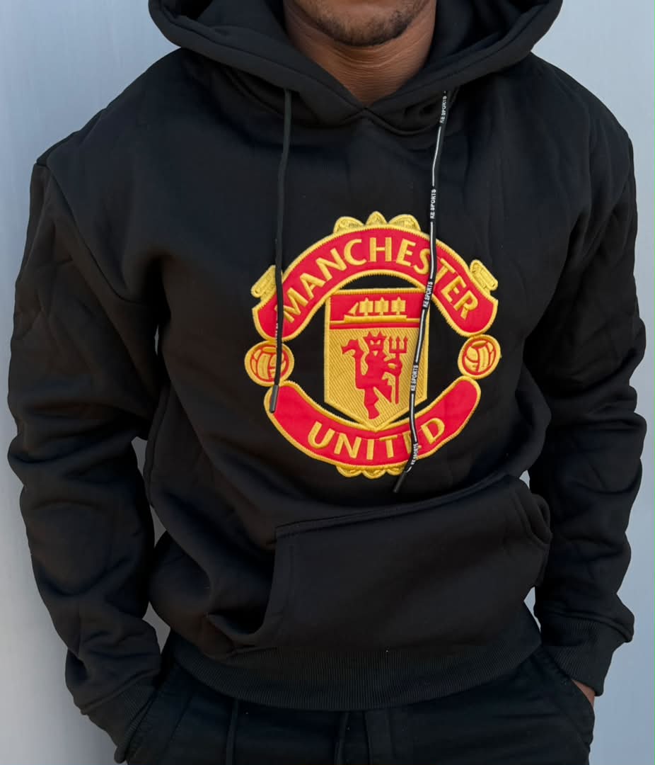 Warm  Manchester United  pullover hoodie with adjustable drawstring hood and a front kangaroo pouch pocket.