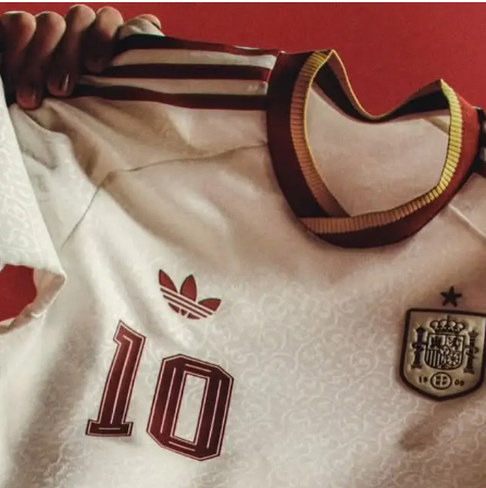 Spain Away Kit 2025/26 | World Cup Edition | Clean Modern Design | Football Jersey with Official Style Badge
