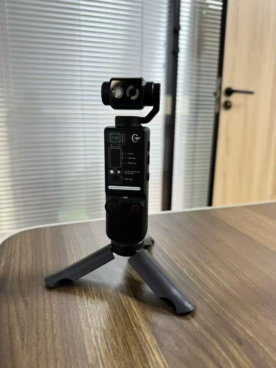 Cross-border Q8 handheld outdoor sports camera, ultra-clear autofocus, conference recording, portable, pocket-sized video camera