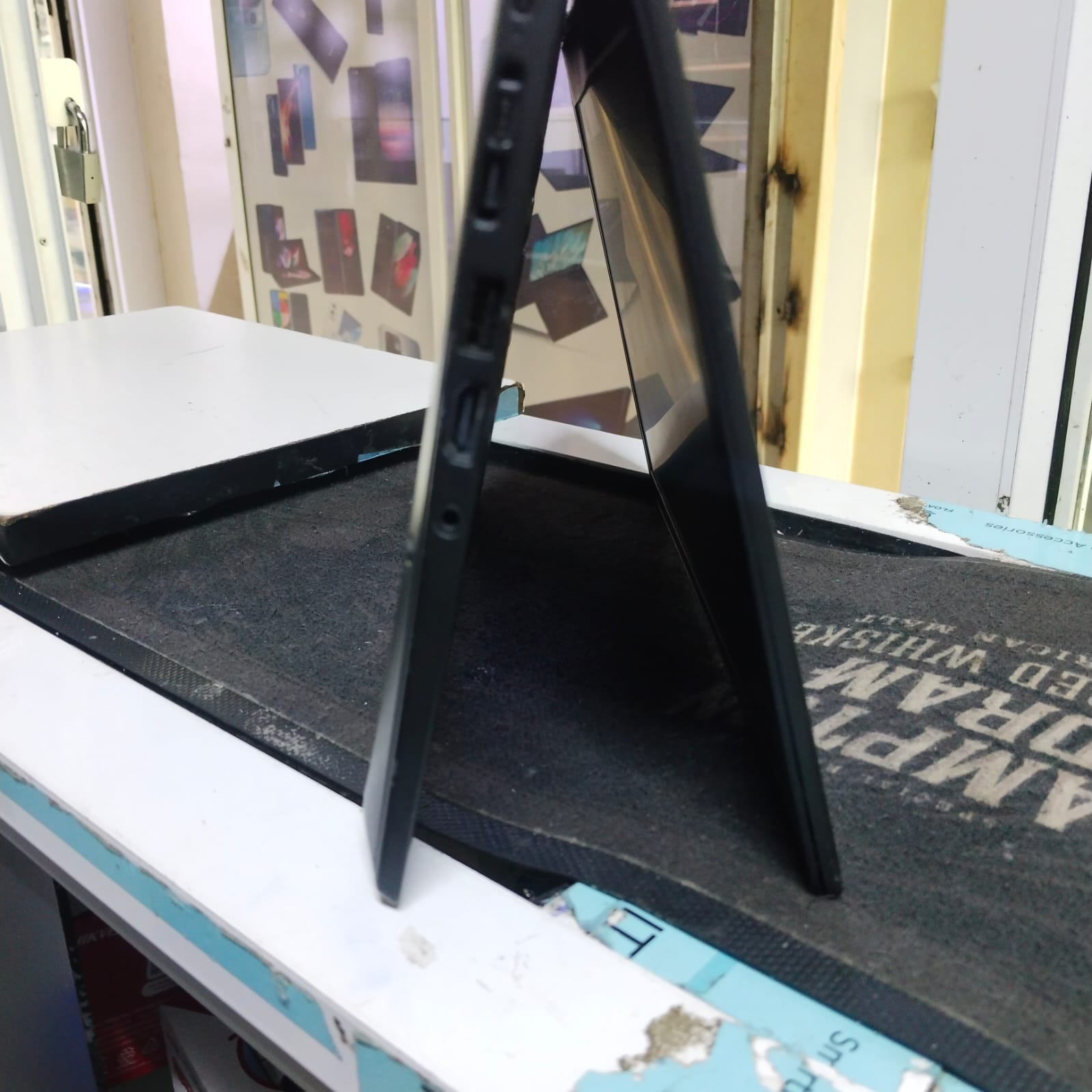 GRADE A EX UK LENOVO THINKPAD X280 INTEL COI5 2.3GHZ 8GB RAM  256SSD 8TH GENERATION WINDOWS 11PRO COMING WITH 6 MONTHS WARRANTY