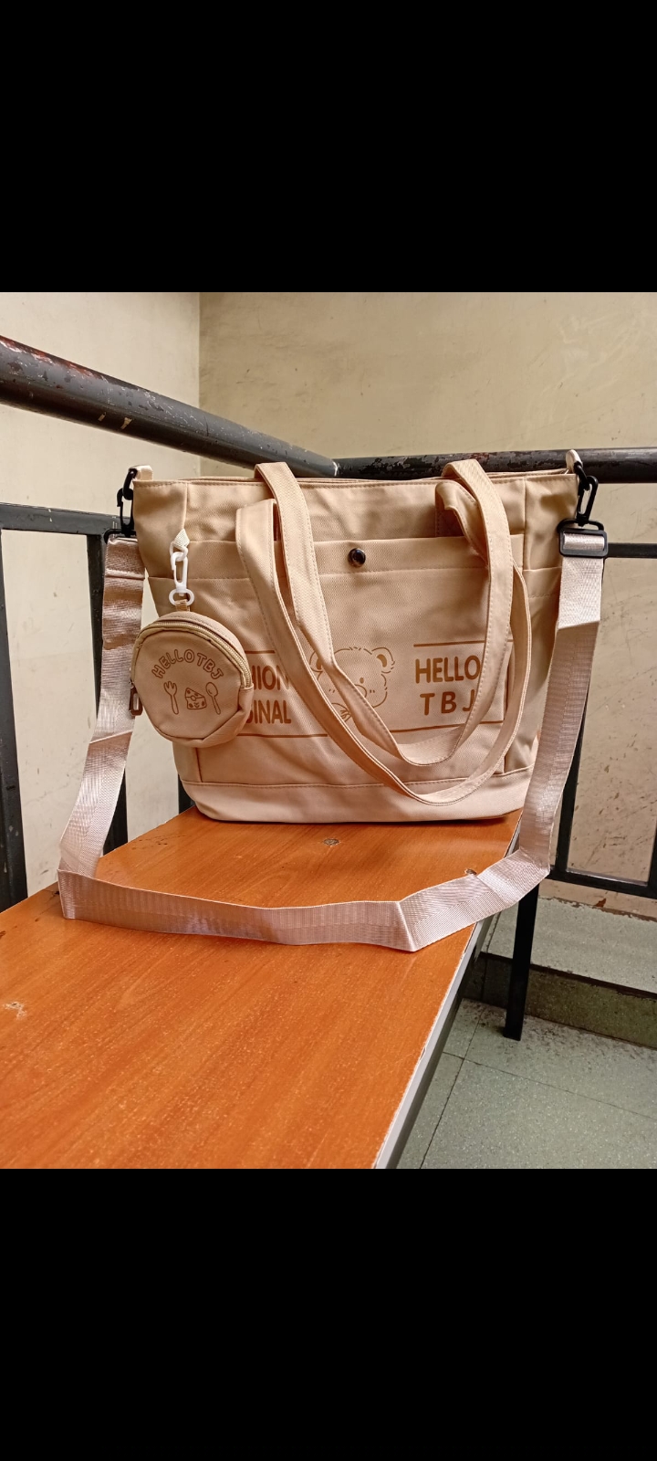 stylish beige and white tote bag..