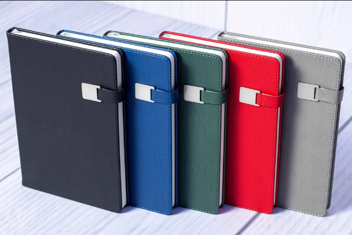 Premium E130 Executive Notebook & FREE Luxury Pen – Professional Business Journal, Office Meeting Diary, Hard Cover Planner, Writing Notebook for Work, Study, Productivity & Daily Notes