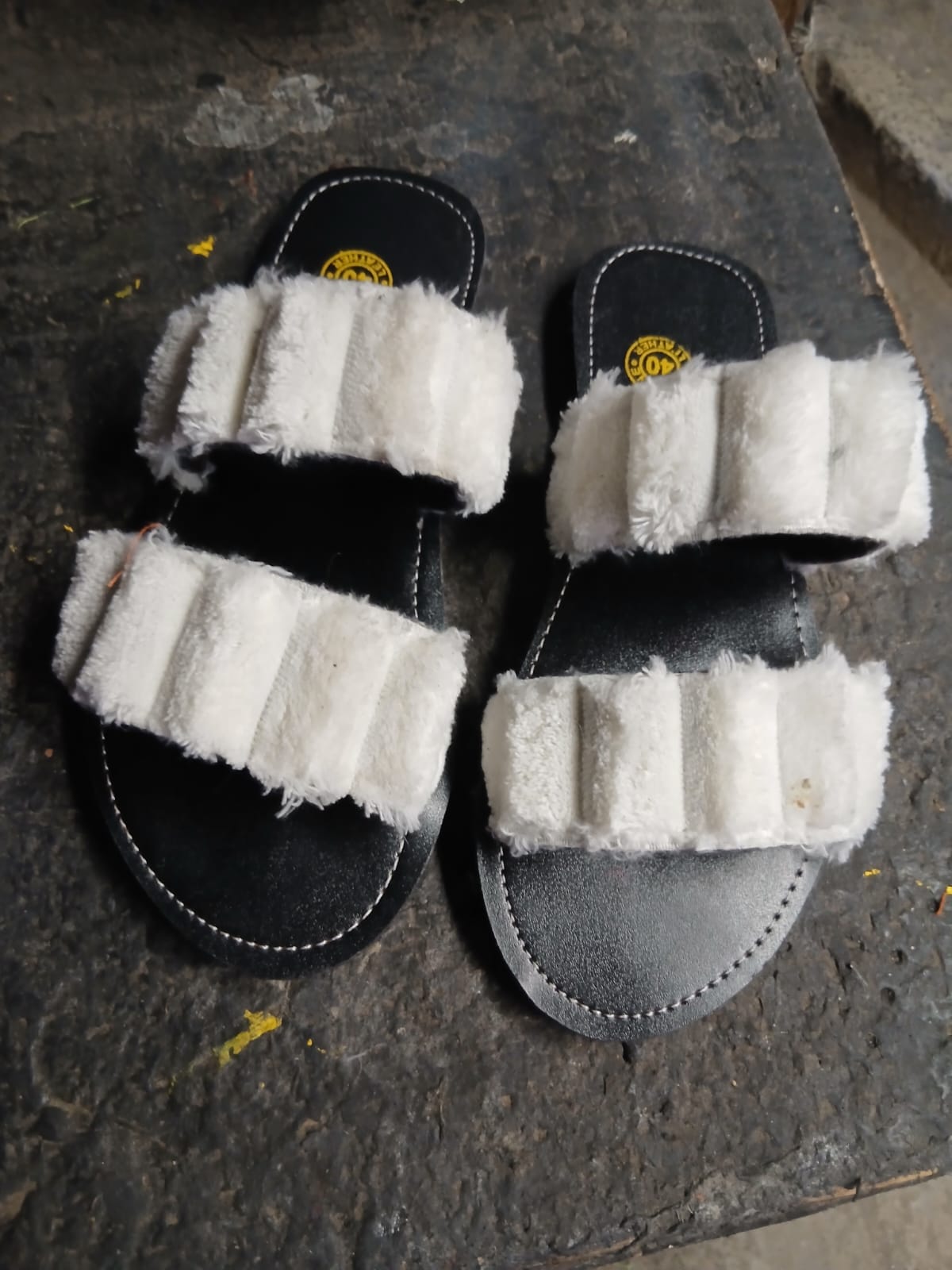 High Quality Women’s Fluffy Fur Flat Sandals – Soft Comfortable Open Toe Double Strap Slip-On Casual Slippers, Beige & White