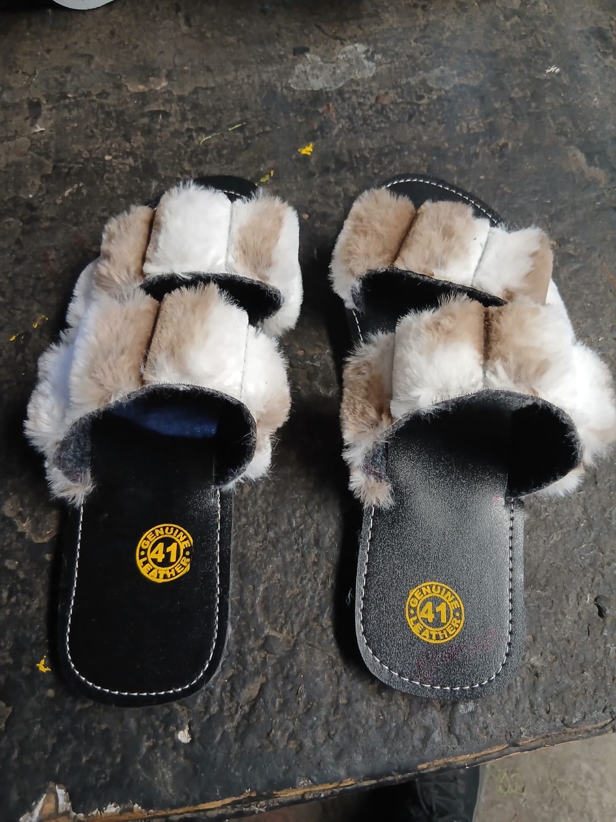 High Quality Women’s Fluffy Fur Flat Sandals – Soft Comfortable Open Toe Double Strap Slip-On Casual Slippers, Beige & White