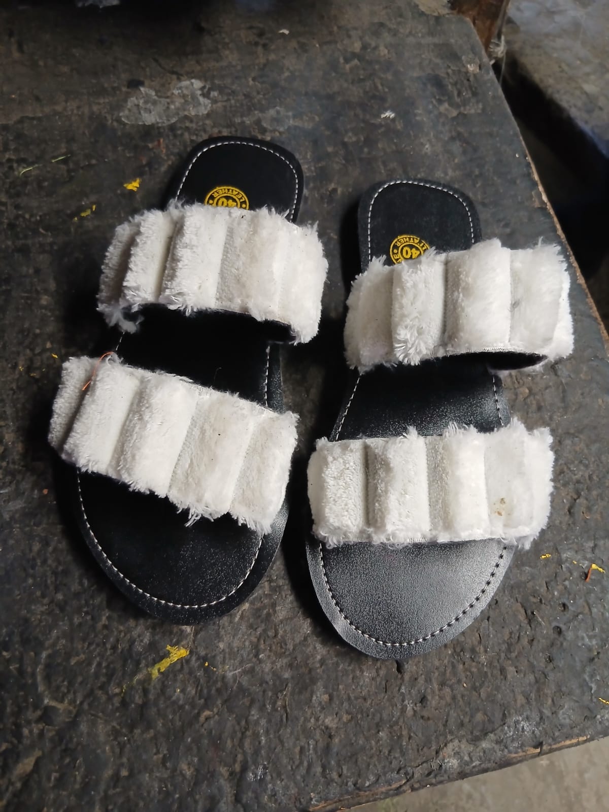 High Quality Women’s Fluffy Fur Flat Sandals – Soft Comfortable Open Toe Double Strap Slip-On Casual Slippers, Beige & White