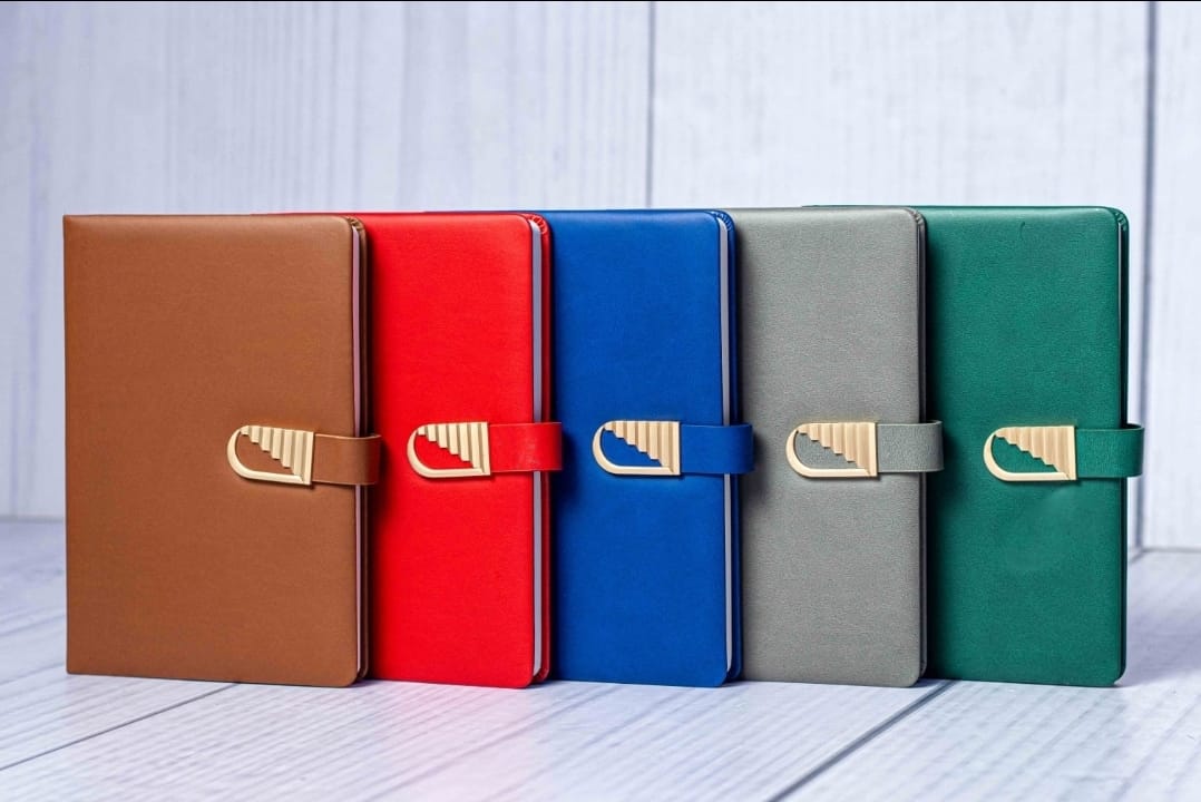 Limited Offer! Luxury A5 Gold Bar Executive Notebook with FREE Executive Pen – Premium Metallic Hard Cover Business Journal, Office Diary, Professional Planner & Writing Notebook