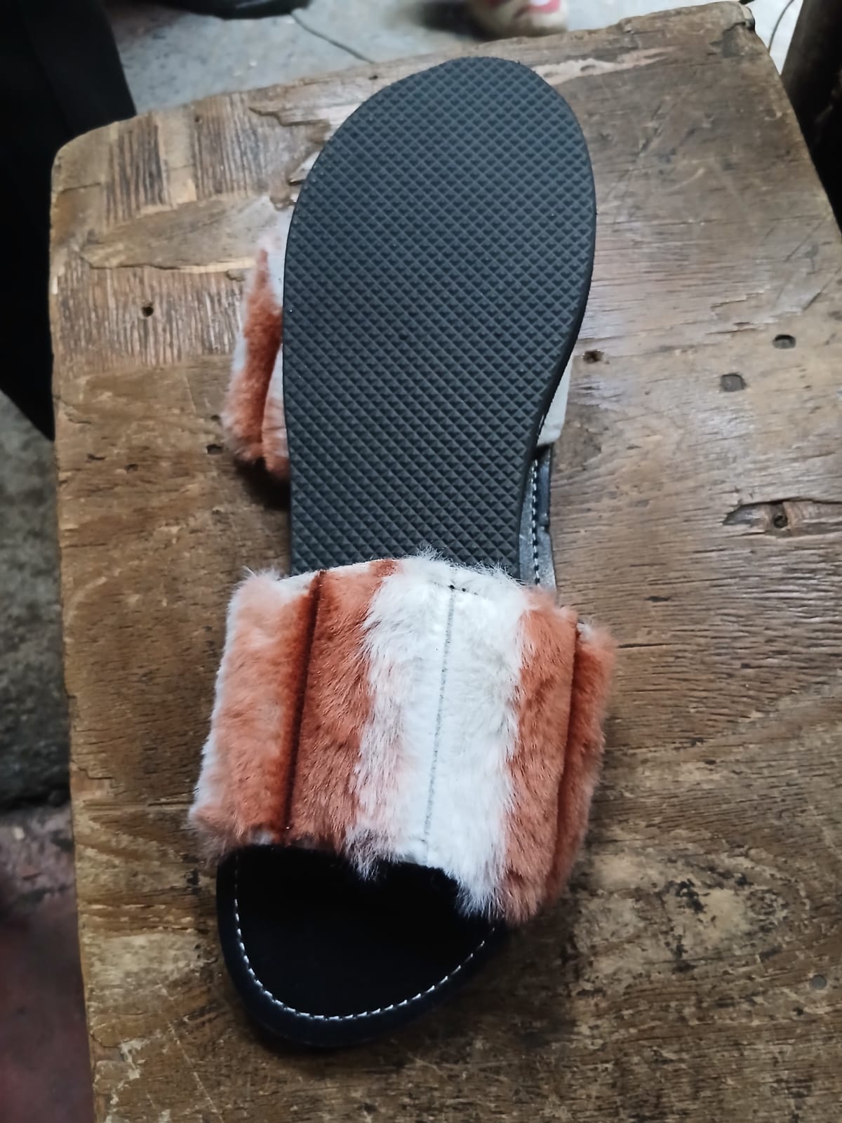 High Quality Women’s Beige Fluffy Fur Flat Sandals – Soft Comfortable Open Toe Slip-On Slippers