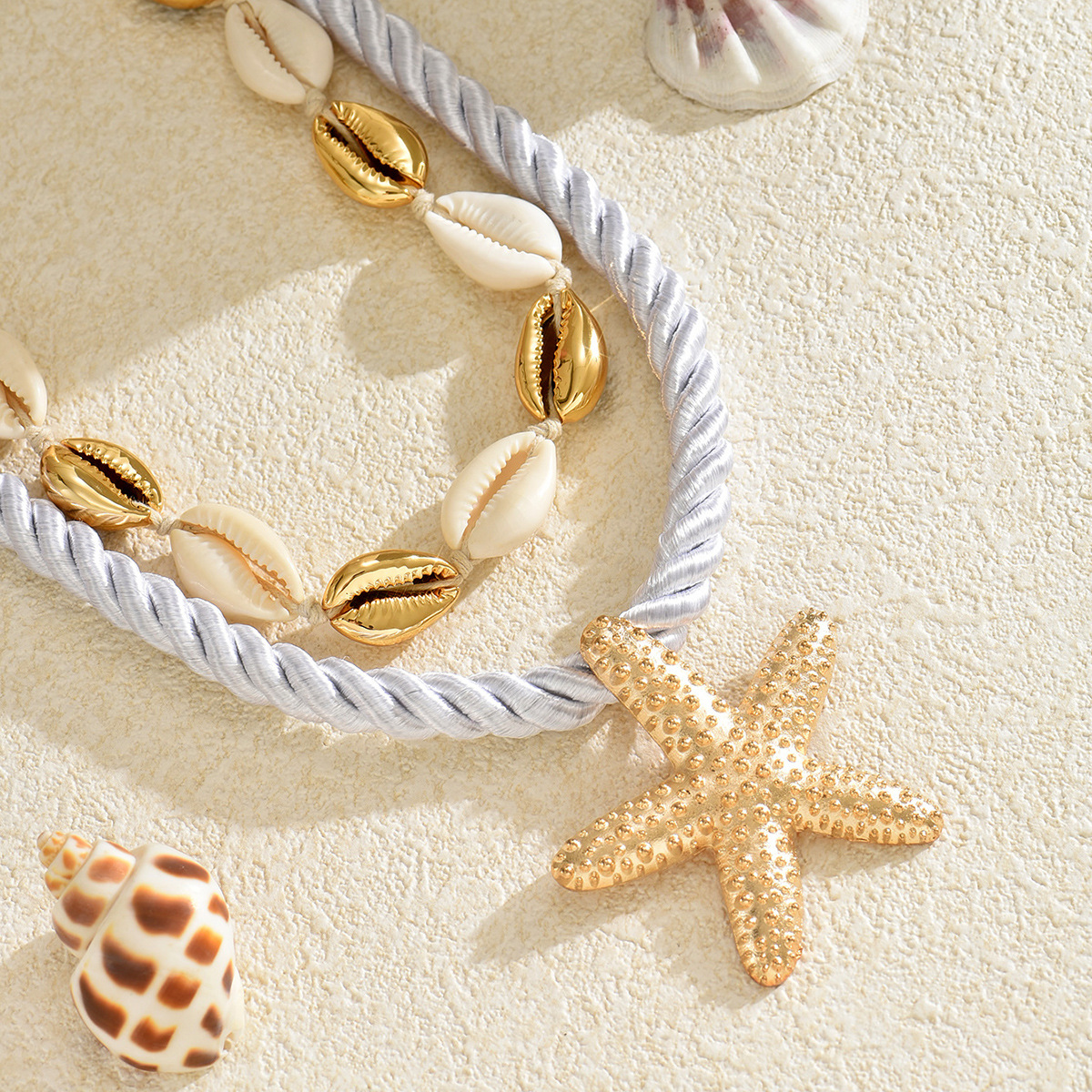 Wholesale of gold necklaces, exaggerated beach style alloy accessories from Europe and America, handmade shell starfish accessories, women's collarbone chain
