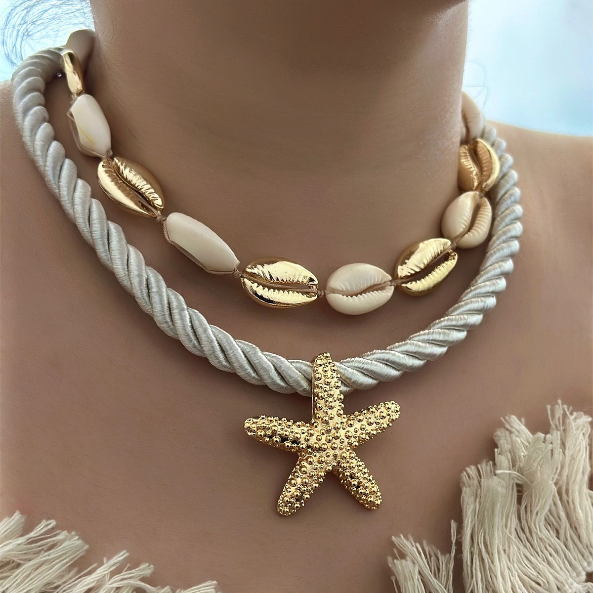 Wholesale of gold necklaces, exaggerated beach style alloy accessories from Europe and America, handmade shell starfish accessories, women's collarbone chain