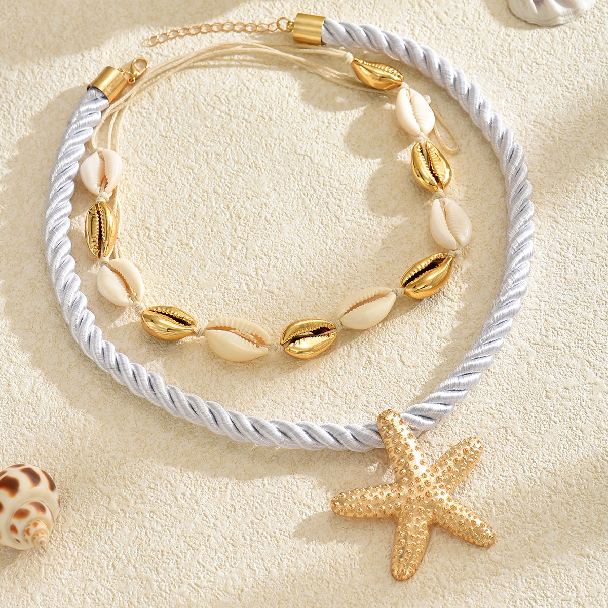 Wholesale of gold necklaces, exaggerated beach style alloy accessories from Europe and America, handmade shell starfish accessories, women's collarbone chain