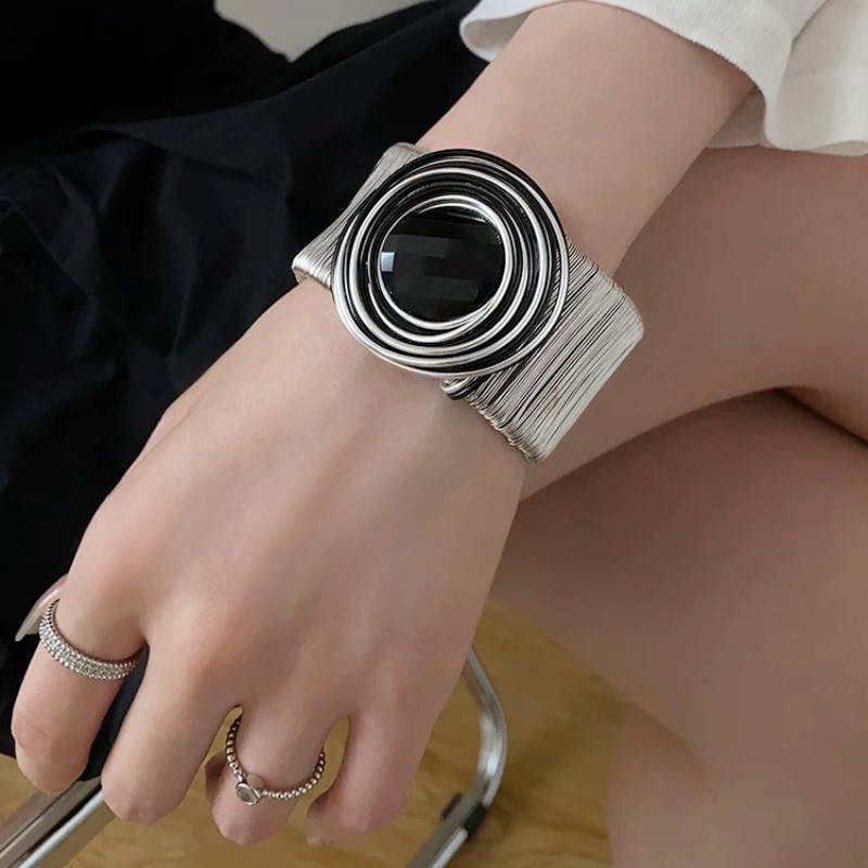 European and American wind heavy industry coil winding open bracelet, women's fashion design, light luxury temperament bracelet, punk arm ring bracelet, bracelet accessories