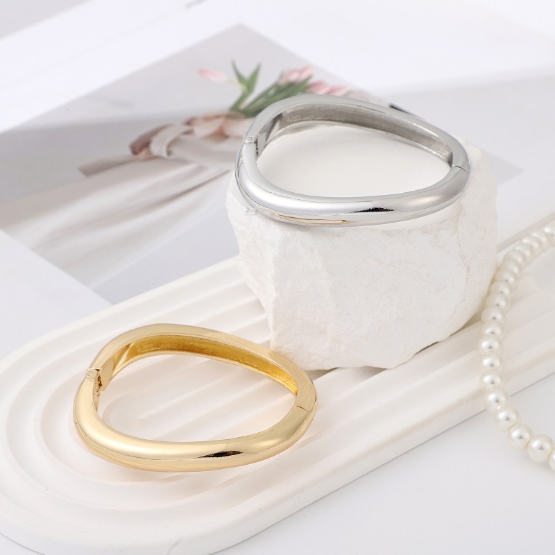 Bracelet accessories European and American style hand jewelry wide surface texture zinc alloy bracelet women's simple and versatile smooth texture bracelet