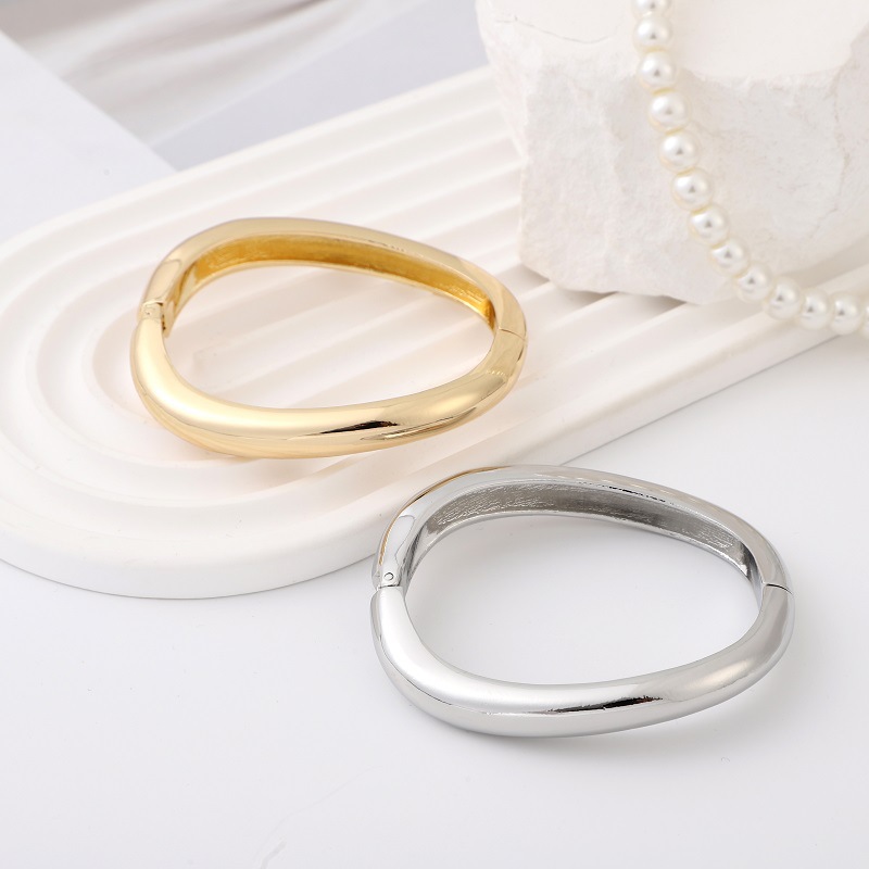 Bracelet accessories European and American style hand jewelry wide surface texture zinc alloy bracelet women's simple and versatile smooth texture bracelet