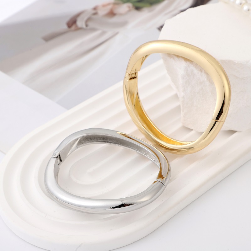 Bracelet accessories European and American style hand jewelry wide surface texture zinc alloy bracelet women's simple and versatile smooth texture bracelet