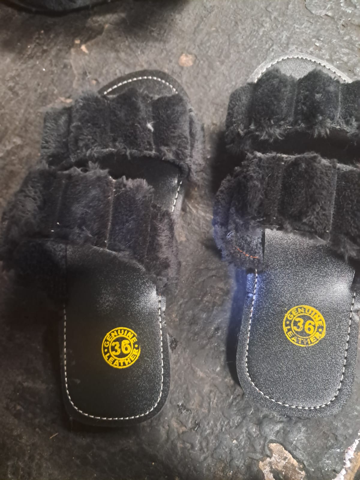 JUST LANDED! 🖤✨ Women’s Leather Double-Strap Faux Fur Fluffy Slide Sandals – Soft Plush Flat Casual Shoes