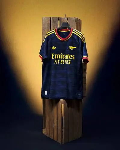 🔵🟡 GUNNERS ROAD CLASSIC! Original Arsenal FC 2026/27 Away Jersey – Premium Navy Football Shirt with Bruised Banana-Inspired Graphic & Yellow-Red Details for Matchday & Fans ⚽🔥