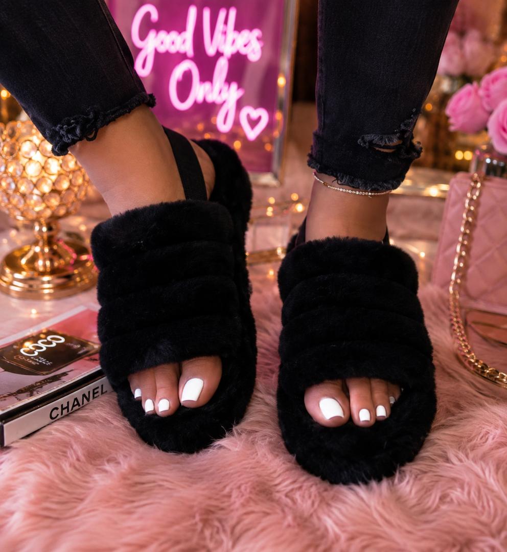 Premium Ladies Womens Faux Fur Slides – Fluffy Slip On Sliders Flat Walk with Arch Support Open Toe Slippers Sandals for Indoor Outdoor Use Winter/Summer