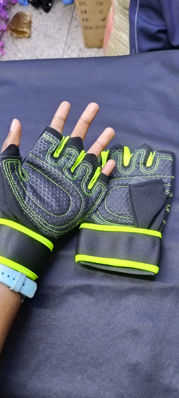 Padded Workout Gloves Gym Training Gloves Fitness Gloves with Wrist Support Anti-Slip Grip Breathable Weightlifting Gloves for Gym Cycling Fitness & Strength Training ( MOREOK)
