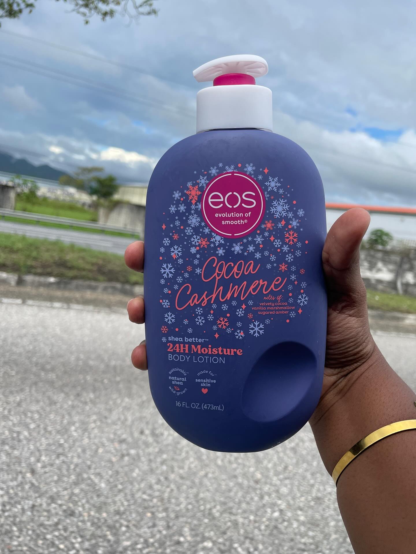 Eos Shea Better Caramel Cashmere Body Lotion 473ml 24 Hour Moisture Shea Butter Lotion With 7 Nourishing Oils Lightweight Non Greasy Hydrating Soft Smooth Skin Warm Caramel Vanilla Scent