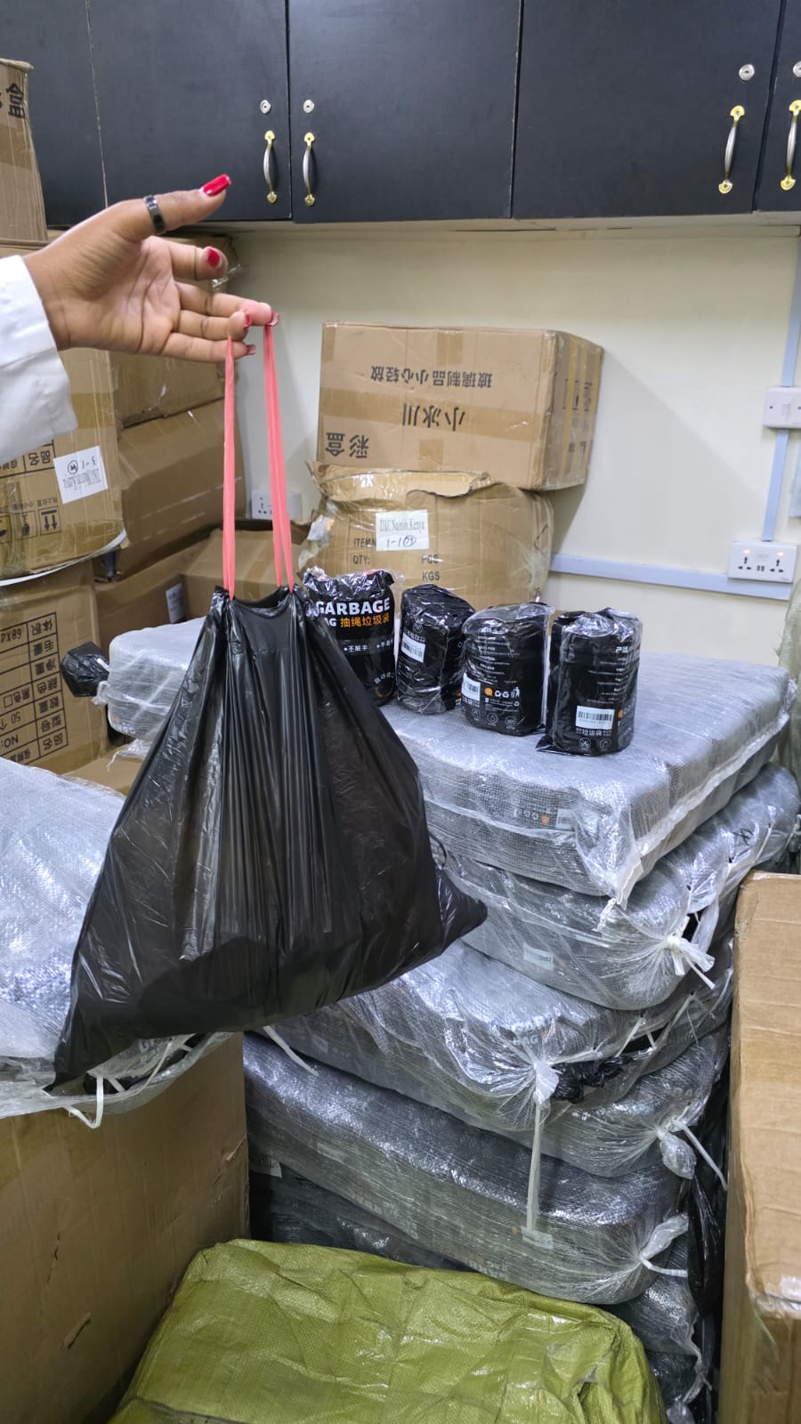 80pcs Black Kitchen Trash Bags Size 45x50cm, Strong & tear-resistant, Leak-proof design – no mess, Thick material for heavy waste, Comes in convenient rolled packs, Durable, portable and disposable.