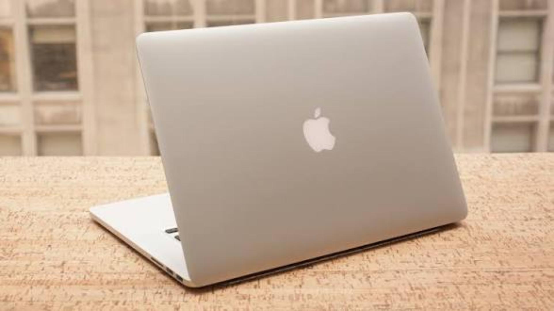 DEAL🔥 MacBook Pro 2015 Intel Core i5 with processor clock speed @ 2.7GHz 8 GB RAM 256 GB SSD 13.3" Retina Display WiFi Bluetooth Webcam A1502 MF839LL/A Early 2015 Ex Uk  - Silver