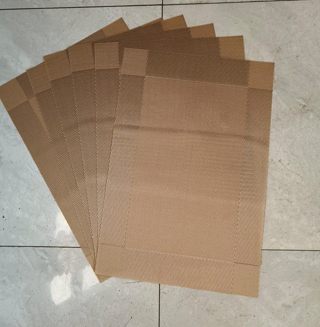 6pc PVC Dining Table Mats Heat Resistant Non-Slip Place Mats, Gold Stain Resistant Placemats for Home, Hotel, Restaurant Kitchen Table Mat Home Decoration