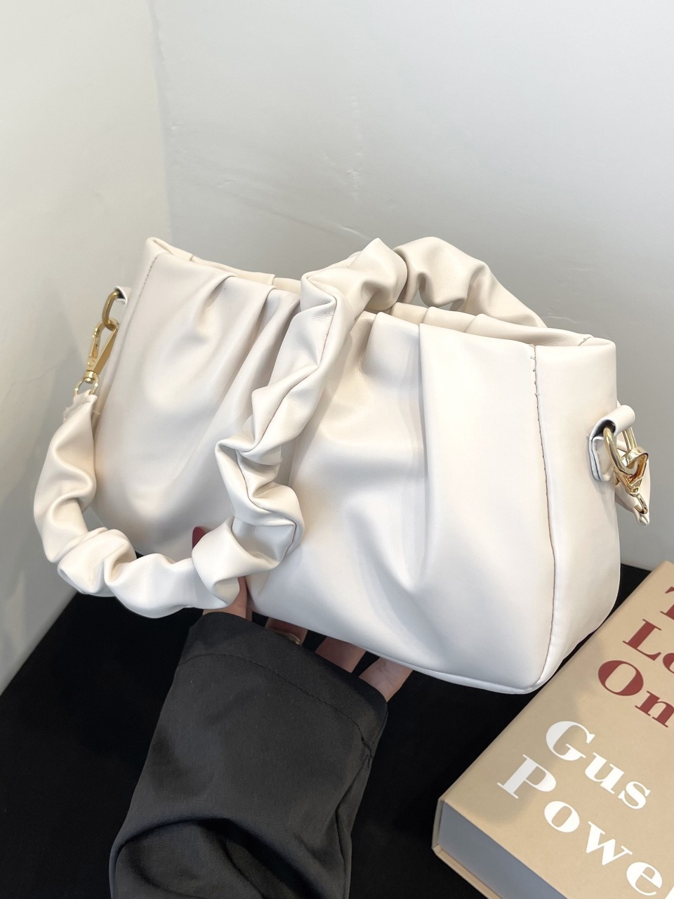 Women's PU Leather Ruched Underarm Bag, Fashion Cloud Shoulder Handbag, Black/White, Large Capacity Non-Adjustable Strap