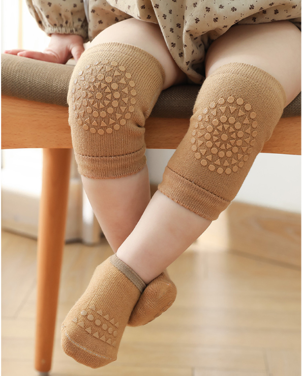 4pcs Non-Slip Baby Knee Pads & Socks Set – 2 Knee Protectors + 2 Anti-Slip Socks, Soft Cushioned for Crawling & Walking, Breathable & Comfy for 0-1 Year, Ideal for Home, Carpet & Outdoor Play