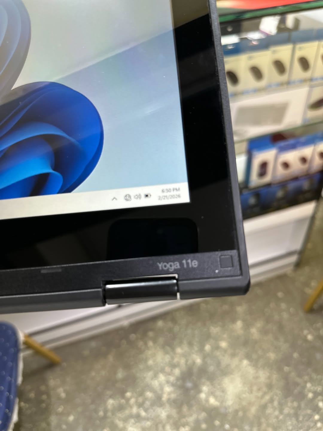 Lenovo ThinkPad Yoga 11e Touchscreen Intel Core i5 7th Gen 8GB RAM 256GB SSD x360 MS Office Installed EX UK with a Stylus pen + FREE EARPODS +FREE BAG+WIRELESS RECHARGEABLE MOUSE