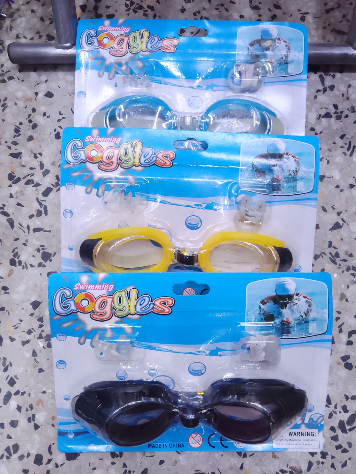 Kids Swimming Goggles with Earplugs and Nose Clip – Anti-Fog Lens, UV Protection, Soft Silicone Seal, Adjustable Strap, Leak-Proof Comfortable Fit Swimming Gear for Children, Ideal for Training and Ou