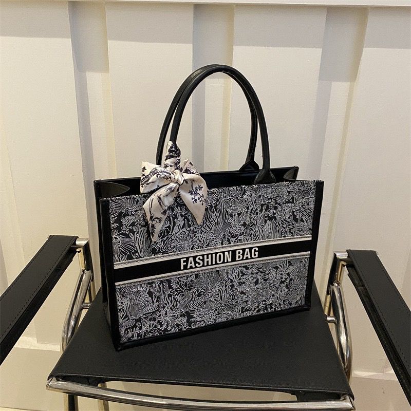 Women’s Large Capacity Fashion Bag Stylish Designer Handbag for Work Travel Shopping Durable Shoulder Tote Everyday Use Elegant Casual Office Carry All Accessories Bag