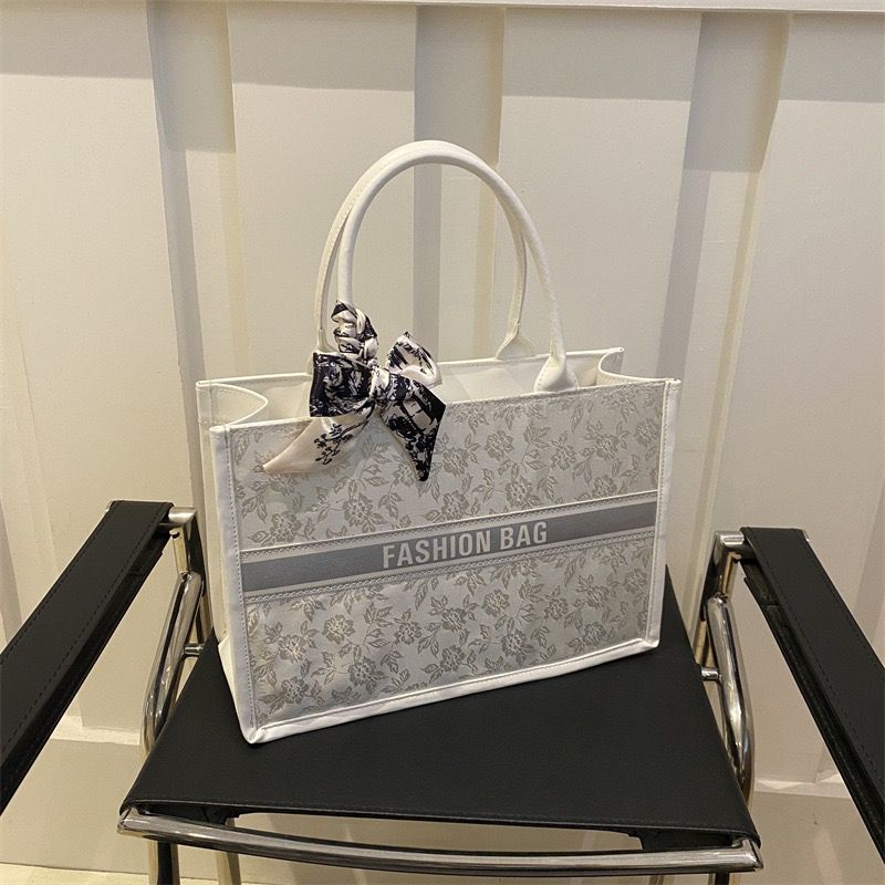Women’s Large Capacity Fashion Bag Stylish Designer Handbag for Work Travel Shopping Durable Shoulder Tote Everyday Use Elegant Casual Office Carry All Accessories Bag