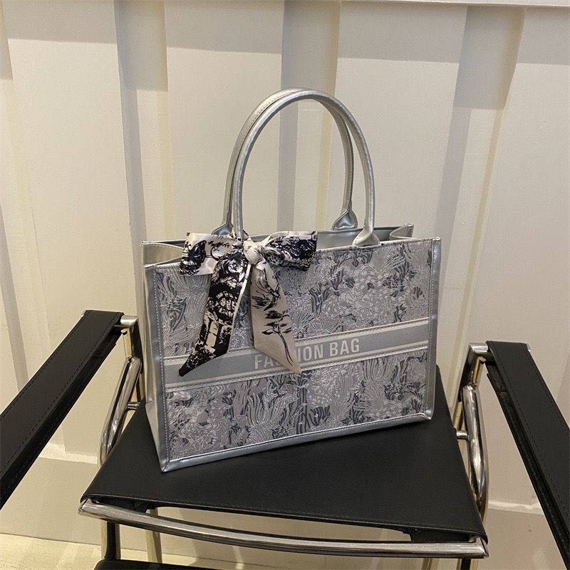 Women’s Large Capacity Fashion Bag Stylish Designer Handbag for Work Travel Shopping Durable Shoulder Tote Everyday Use Elegant Casual Office Carry All Accessories Bag