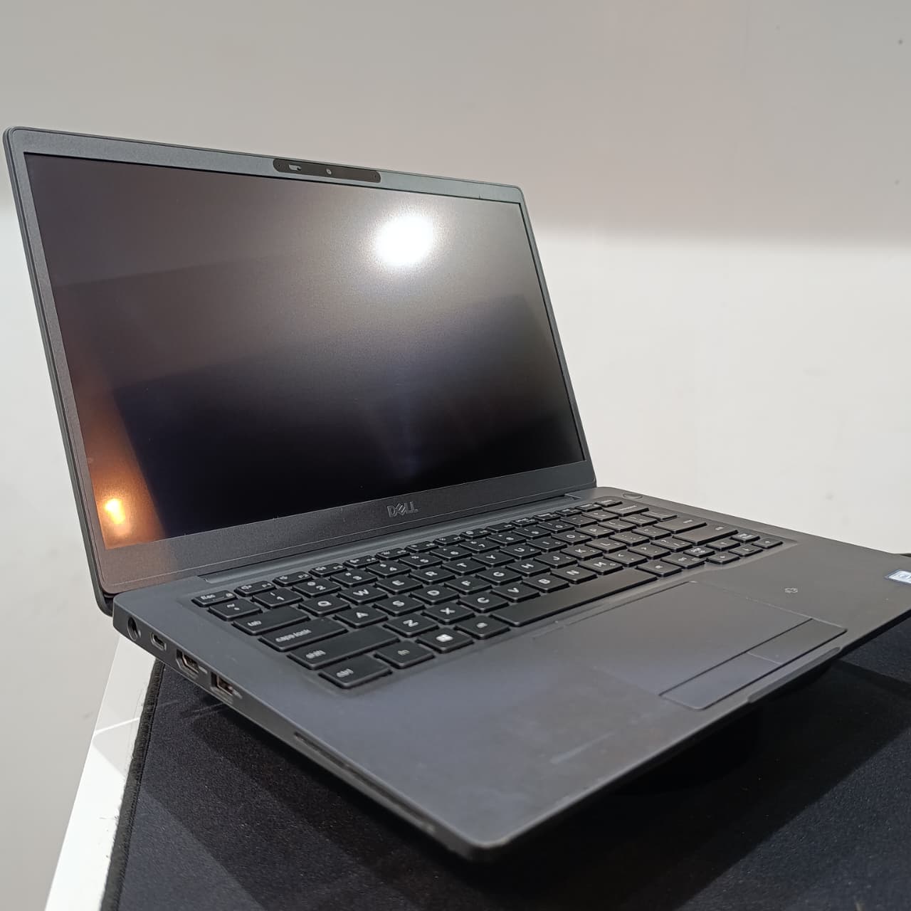 Dell Latitude 7300 - 13.3", Intel Core i7 8th Gen, 8 GB RAM, 256 GB SSD - 13.3 inches TOUCHSCREEN

Processor: Intel Core i7 8th Generation - quad-core with turbo boost up to ~4.8 GHz,