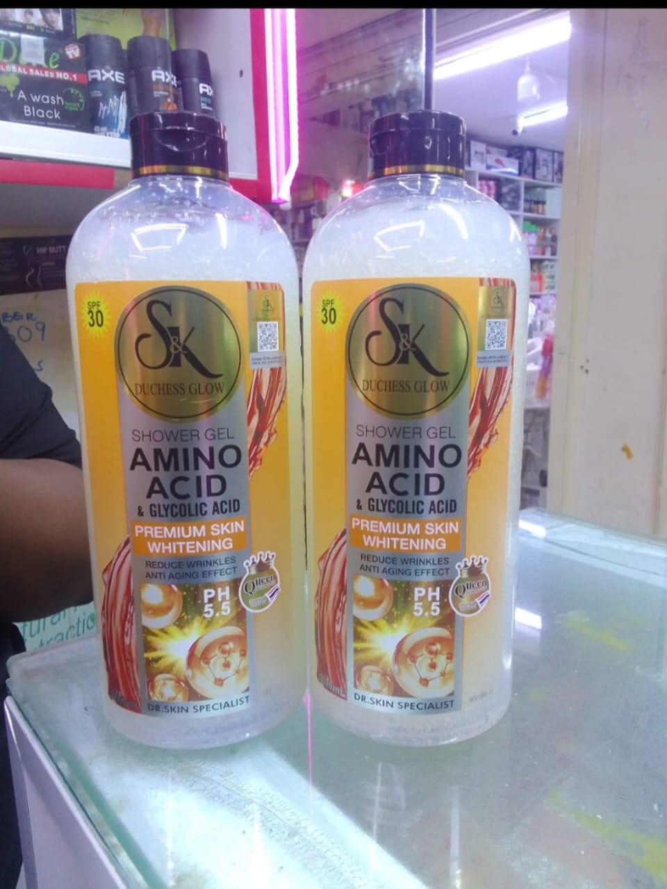 ✨ DUCHESS GLOW AMINO ACID SHOWER GEL ✨
Give your daily shower routine a refreshing upgrade with Duchess Glow Amino Acid Shower Gel, designed to cleanse the skin while leaving it feeling fresh, soft an