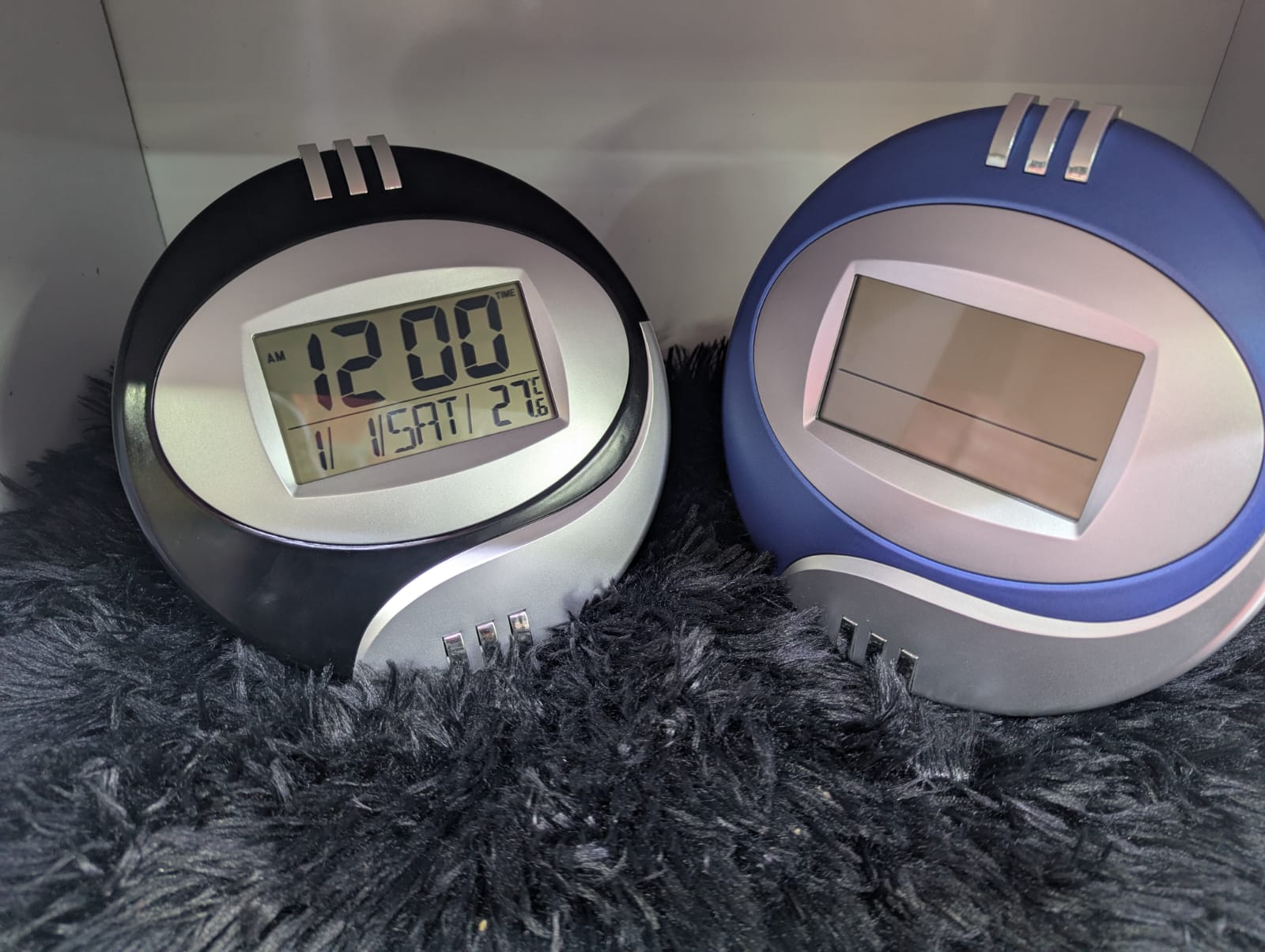 Kadio Digital Alarm Clock LED Display Multifunction Desk Clock Time Date Temperature Display Loud Alarm Snooze Function Modern Bedside Table Clock For Home Office Bedroom