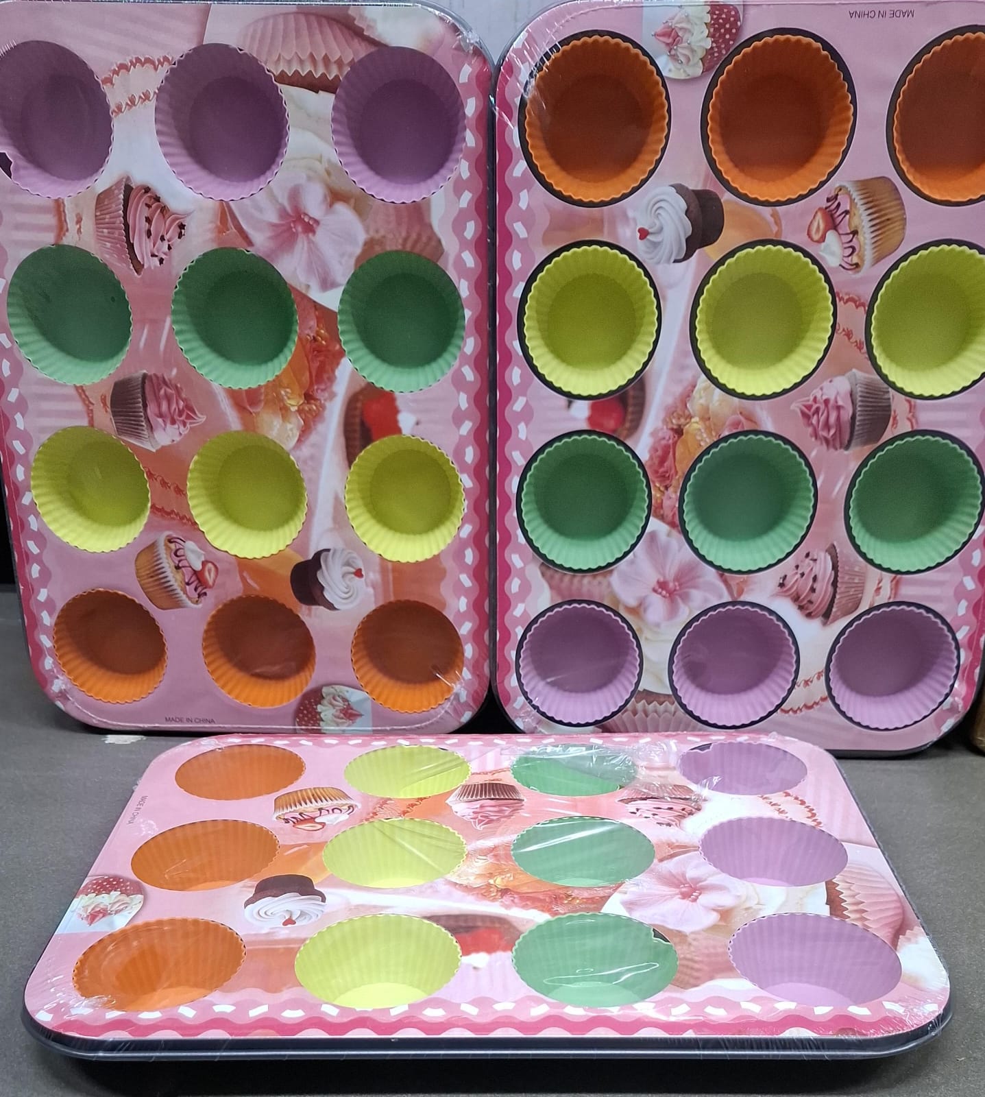 🍰Brand New Redberry 12-Cup Muffin & Cupcake Baking Tray – Colorful Non-Stick Baking Pan for Muffins, Cupcakes & Mini Cakes.
