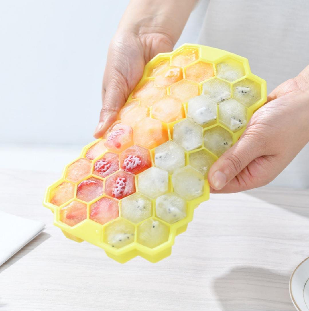 SILICONE ICE CUBE TRAY 37 GRID ICE CUBE MOLD WITH LID HONEYCOMB ICE MAKER REUSABLE ICE CONTAINER FOR WHISKEY COFFEE JUICE SILICONE CUBE PACK HONEY COMB MAKER WITH LID