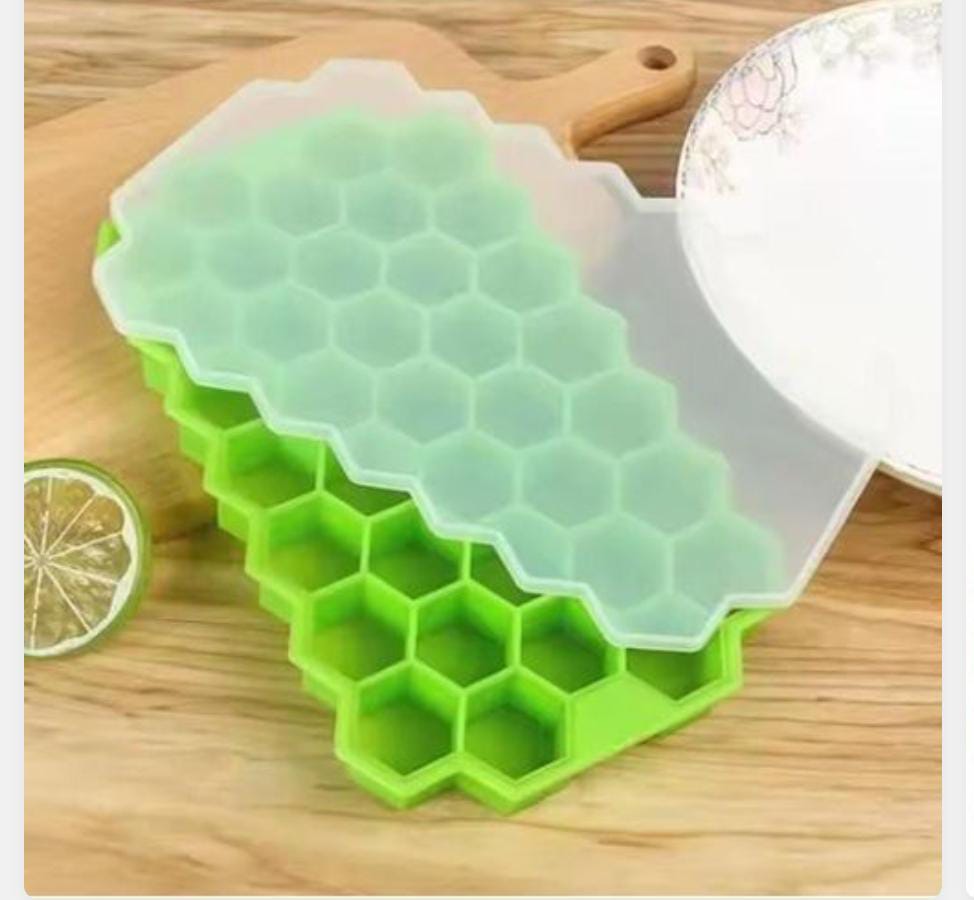 SILICONE ICE CUBE TRAY 37 GRID ICE CUBE MOLD WITH LID HONEYCOMB ICE MAKER REUSABLE ICE CONTAINER FOR WHISKEY COFFEE JUICE SILICONE CUBE PACK HONEY COMB MAKER WITH LID
