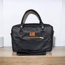 Executive Leather Messenger Laptop Bag – Professional Office Briefcase for Work, Travel and Daily Use with Adjustable Shoulder Strap and Multiple Compartments