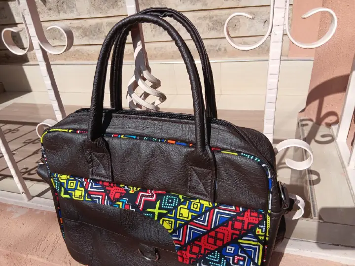 Executive Leather Messenger Laptop Bag – Professional Office Briefcase for Work, Travel and Daily Use with African Patterns, Adjustable Shoulder Strap and Multiple Compartments