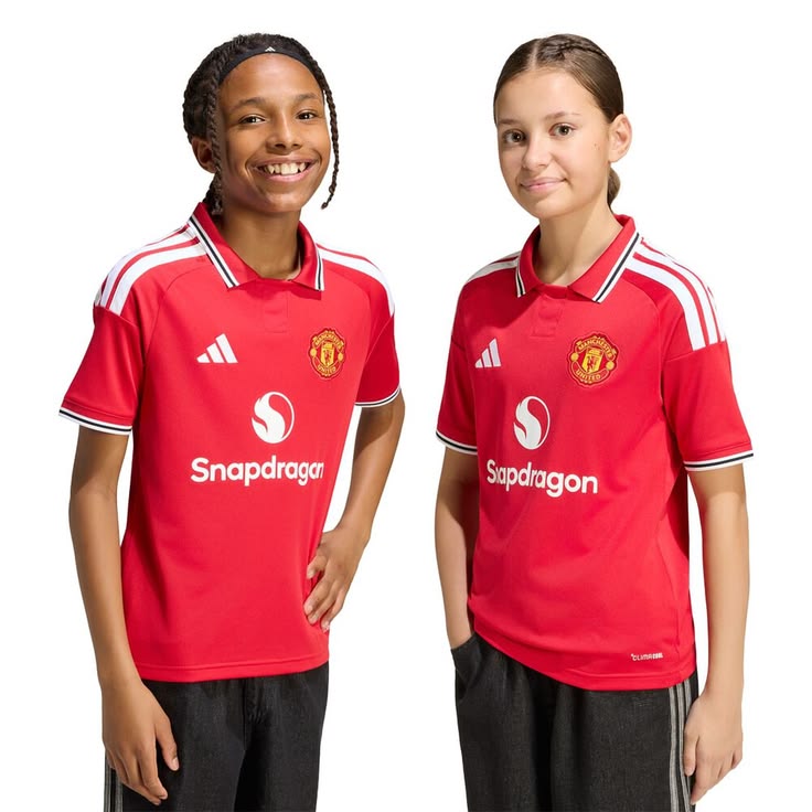 FOOTBALL KID'S KIT. Tired of replacing torn clothes kila wiki juu ya ball? Hii jersey set ndio solution. Super durable, easy kuosha, na inasave mfuko. Wacha mtoi acheze freely bila stress ya budget.
